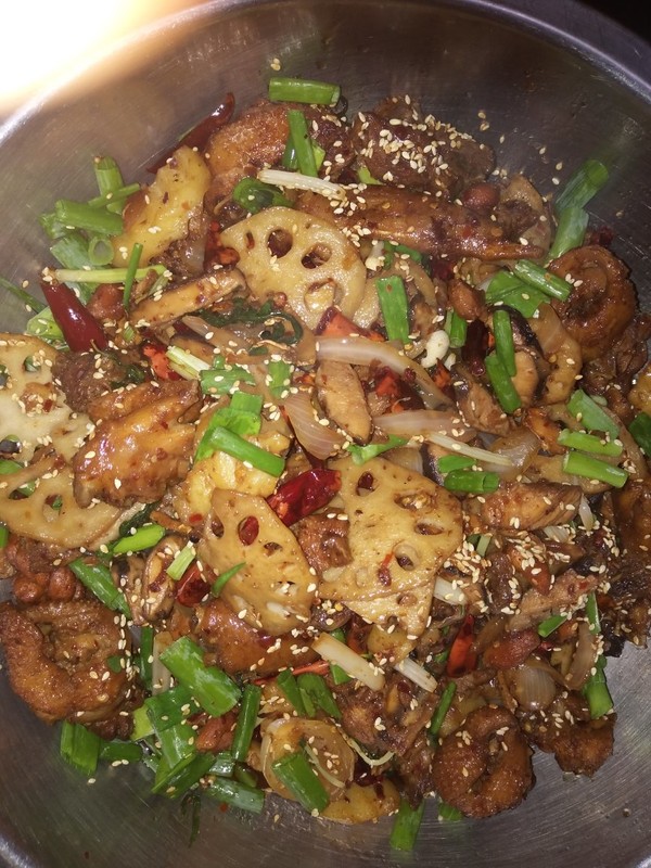 干锅干锅鸡老俞小于做的干锅鸡赞嫩莲藕,洋葱,仔鸡,玻璃,子姜,二基围虾土豆养图片