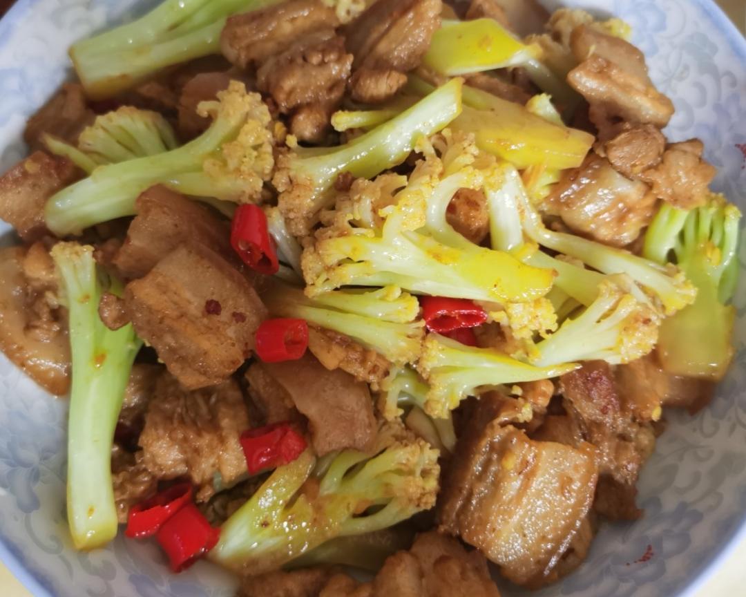 五花肉炒花菜