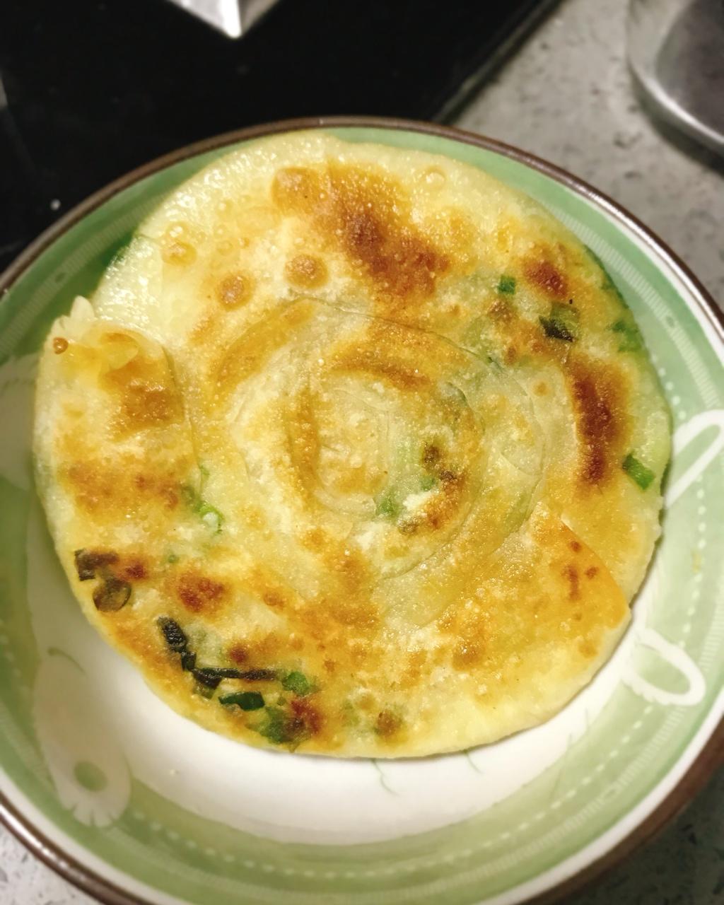 无敌de臭宝做的小馄饨皮葱油饼