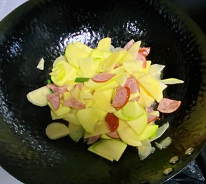 【孕妇食谱】火腿南瓜土豆片,既赏心悦目又营养丰富,美味又下饭~的做法 步骤4
