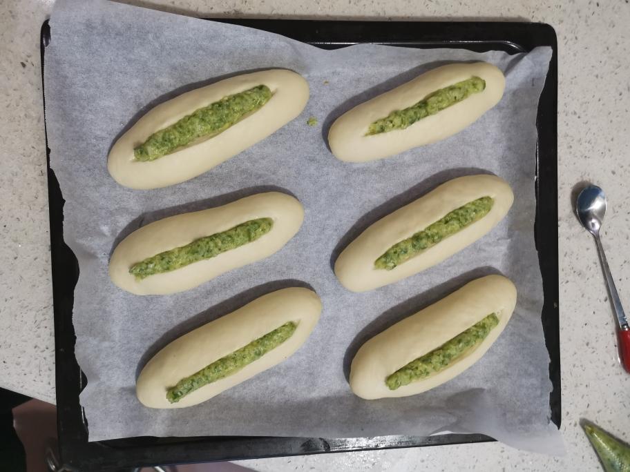 咸香葱面包的做法 步骤5