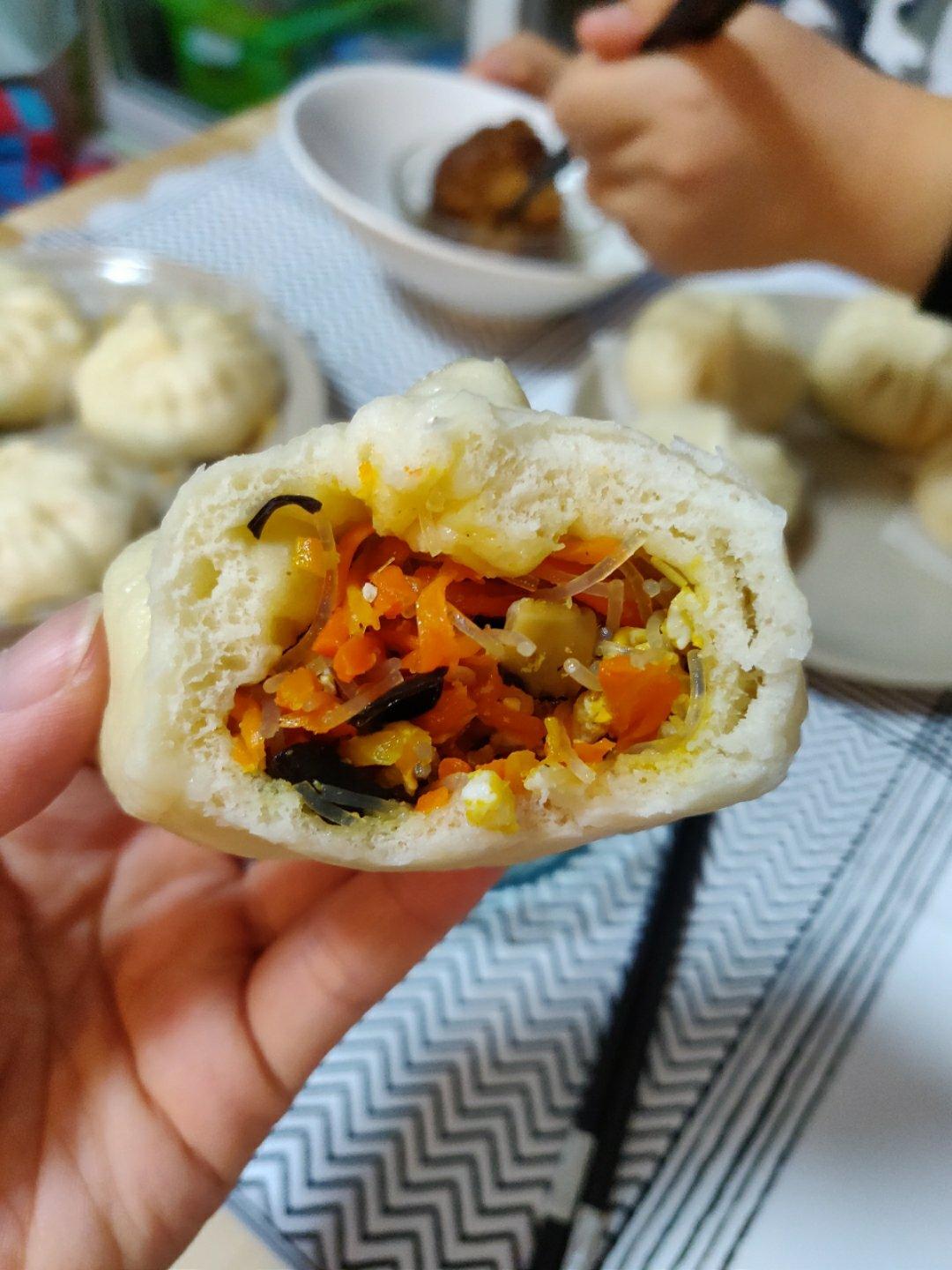 芹菜妈做的胡萝卜什锦馅包子(一次发酵)