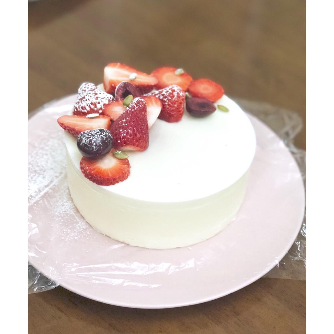 山渡略做的草莓流心生乳酪慕斯蛋糕
