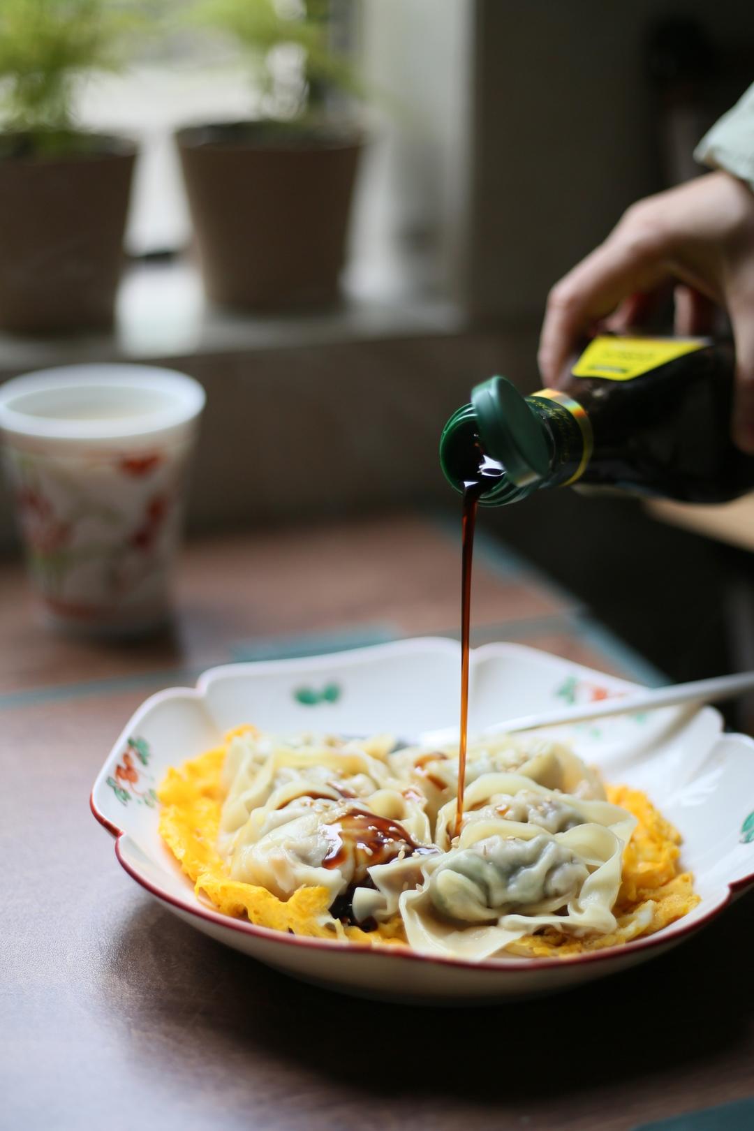 白灼抱蛋煎馄饨