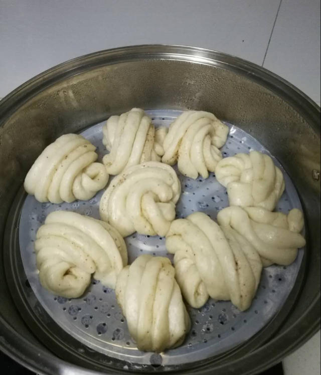 葱油花卷 Steamed Roll