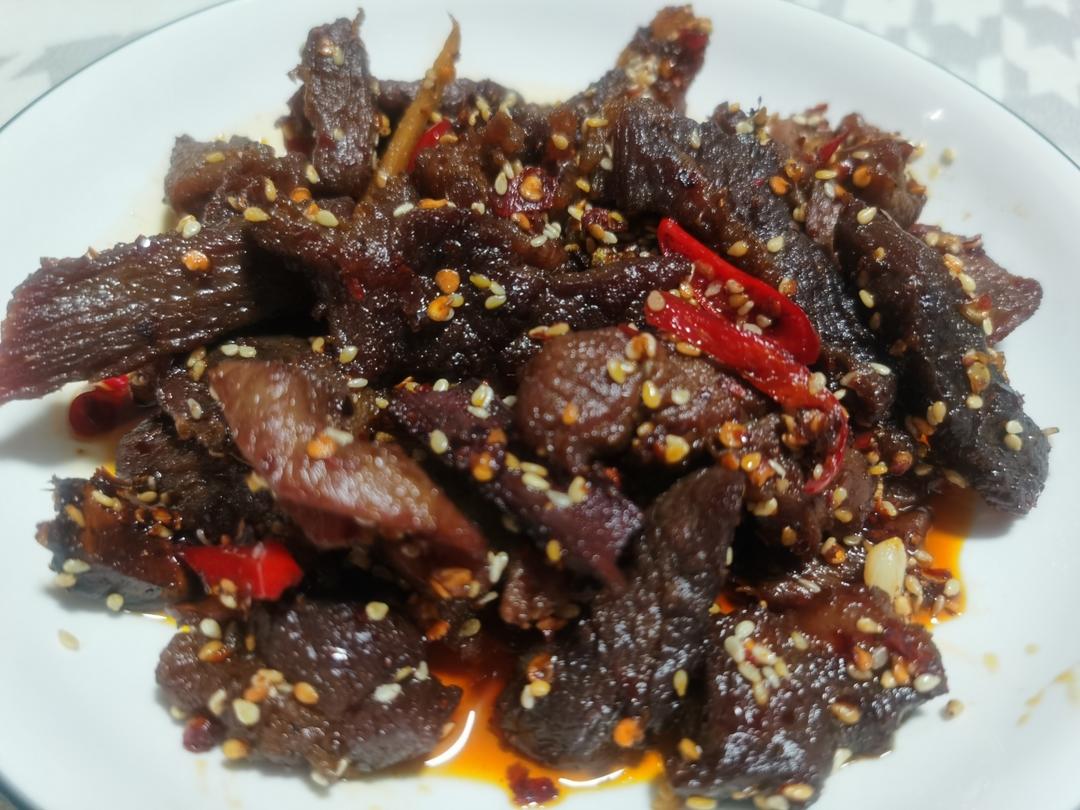 零嘴☺️越嚼越香的“麻辣牛肉干”