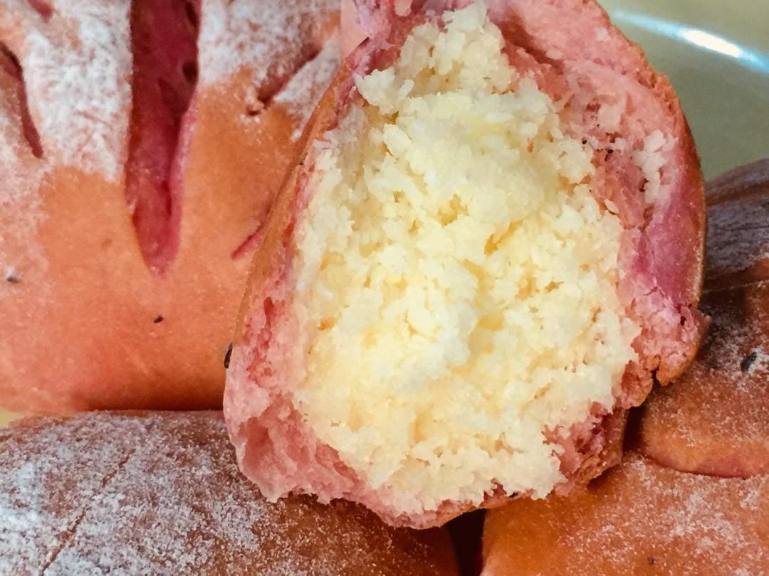 火龙果软欧包，粉嘟嘟～