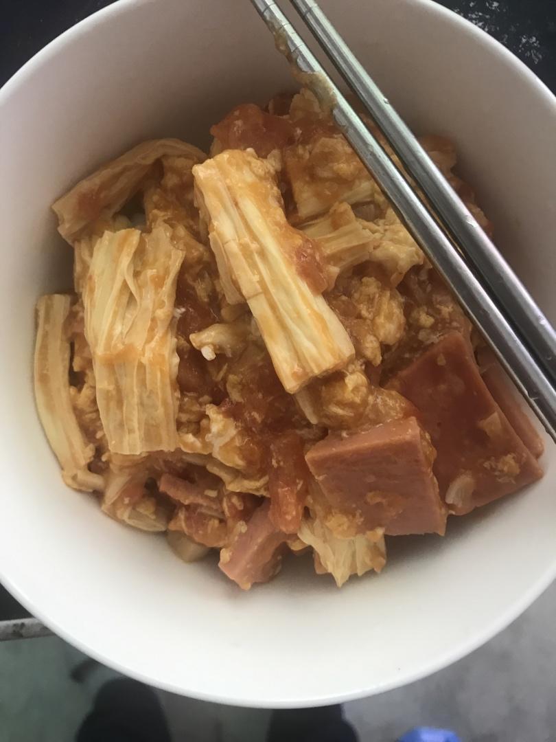 5分钟超好吃的番茄鸡蛋火腿烩饭