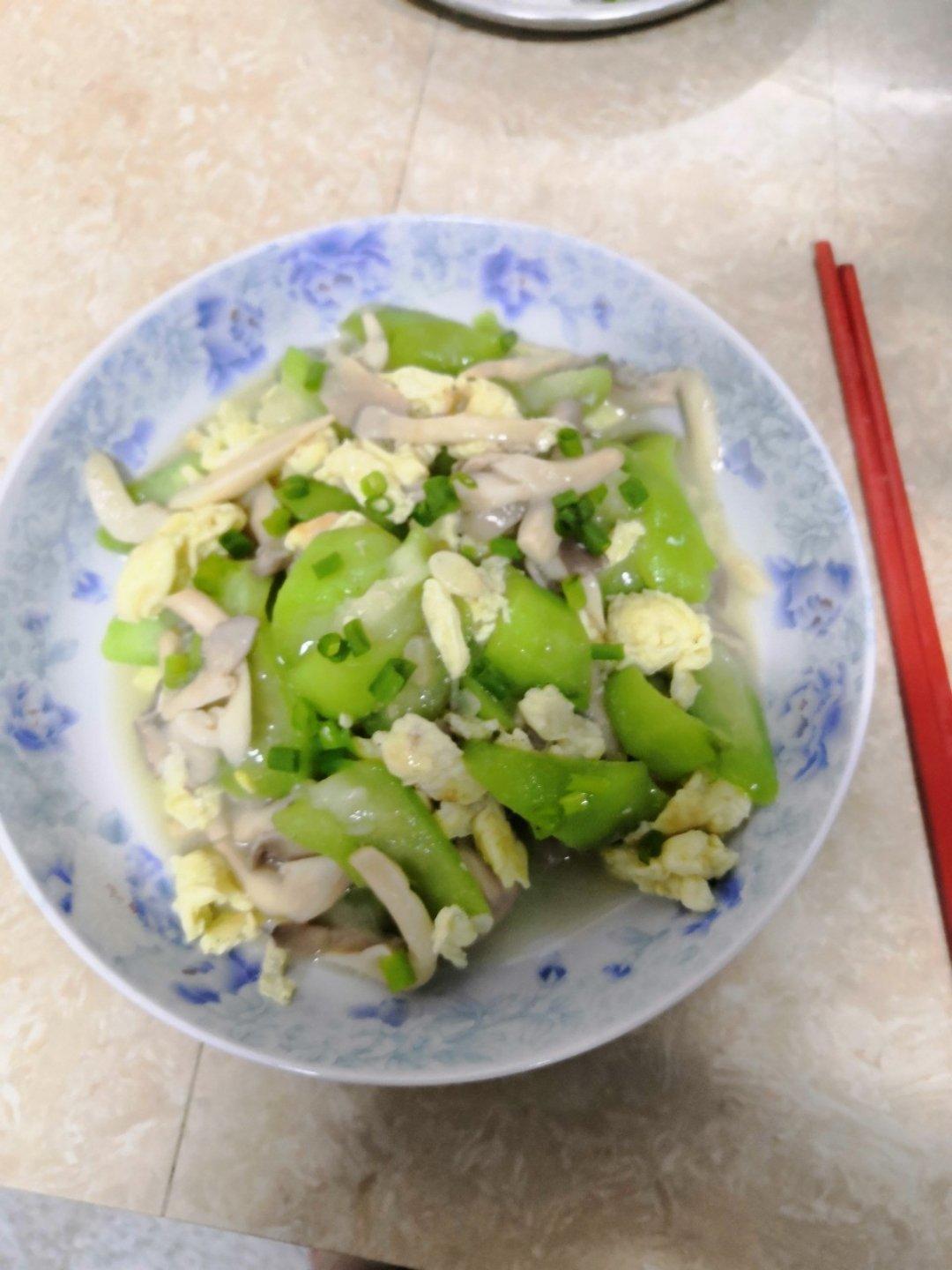 丝瓜鸡蛋烩白玉菇