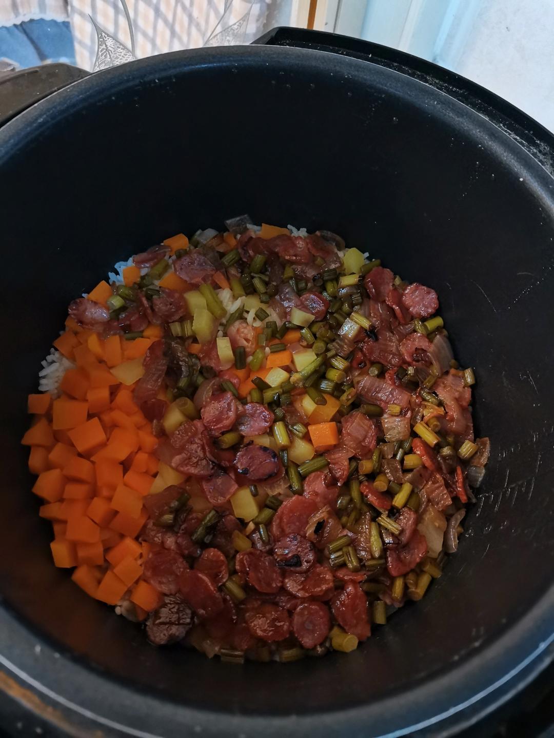 全网最好吃的网红焖米饭，做出了煲仔饭的赶脚，俩儿子抢着吃