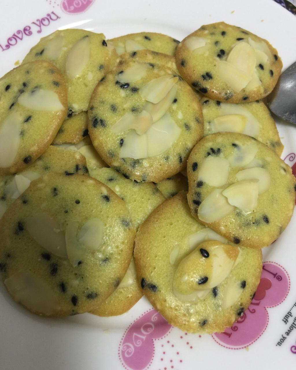 小时候的味道 — 芝麻鸡蛋薄脆饼干