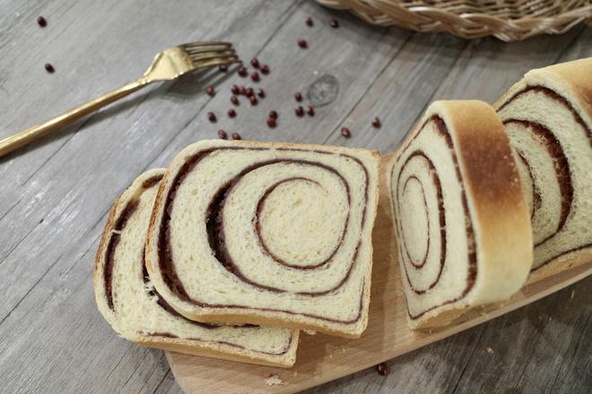 北海道红豆沙漩涡吐司🌀超完美漩涡整形法 无黄油豆沙面包的做法