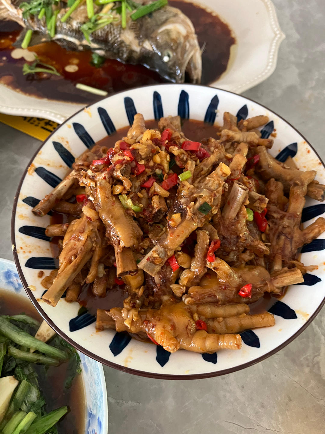 江西特色辣鸡爪，香辣软糯，满满的家乡味道