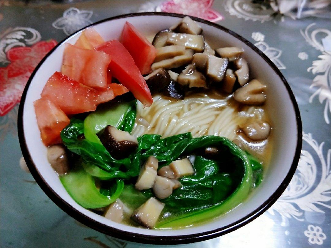菌汤面条 看得见的香菇 尝得到的鲜美 这才是真正的菌汤