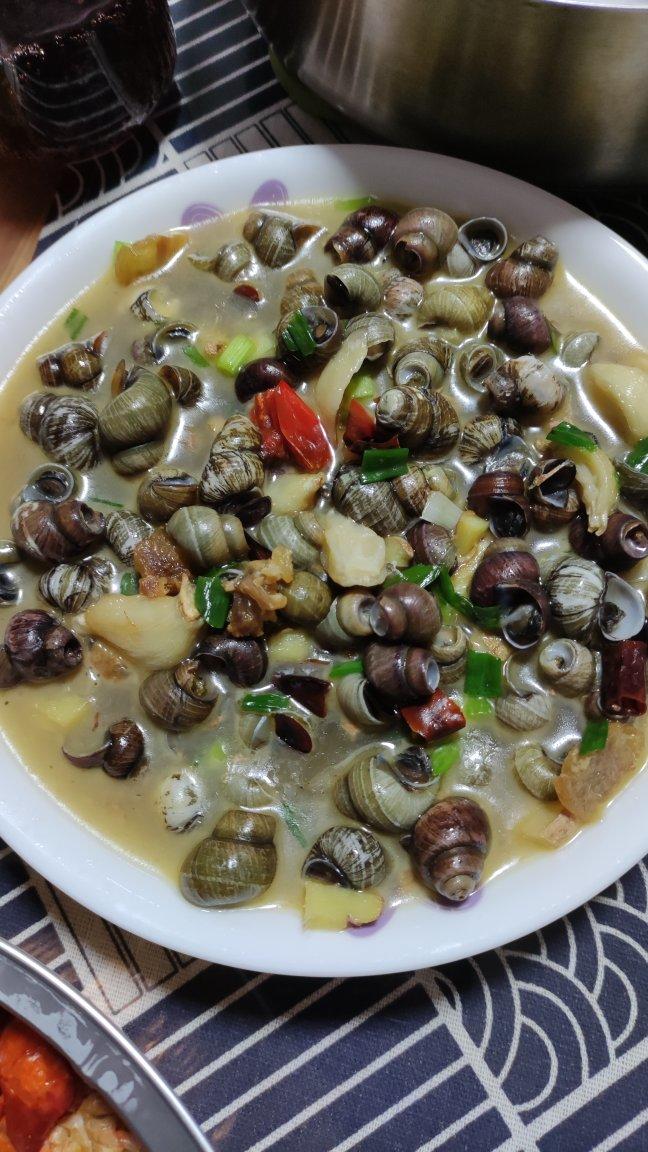 烧焦的排骨做的鲜掉眉毛的上汤螺丝