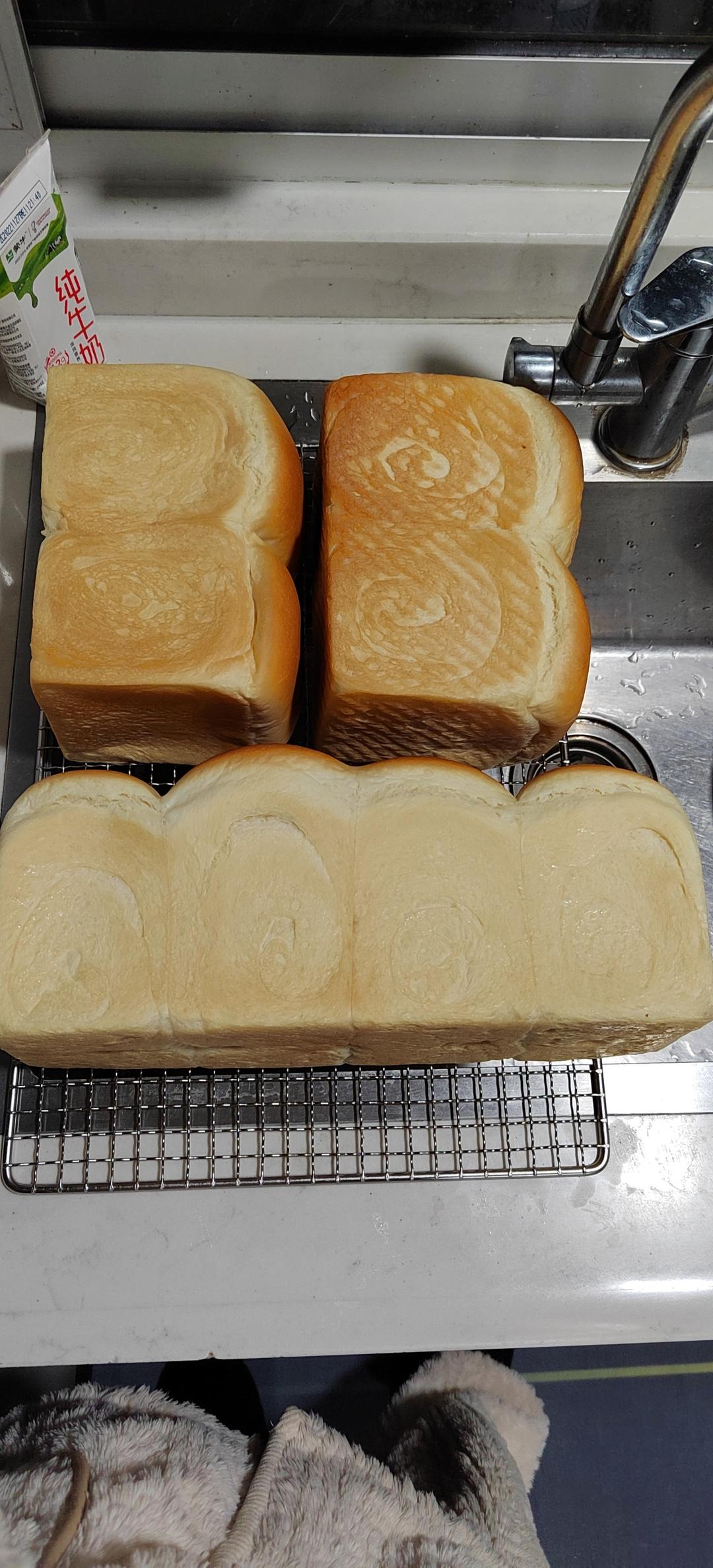 奶呼呼的厚炼乳吐司