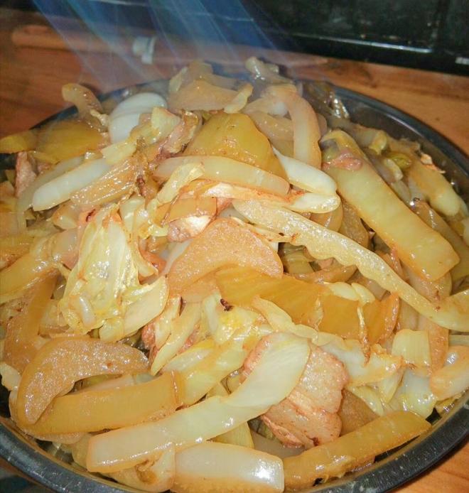 喜欢吃爽脆酸菜的做起来，极简家庭版：腩肉炒酸菜，真的超下饭！的做法