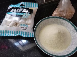 奶粉味超浓饼干碎牛轧糖的做法 步骤1