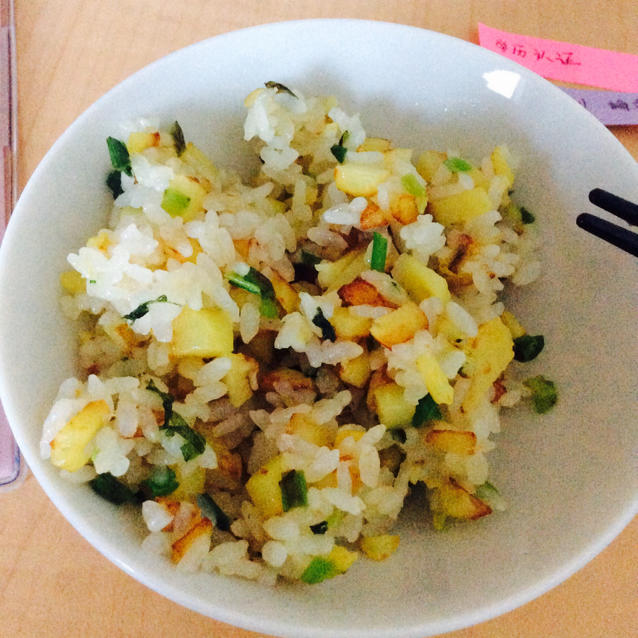 土豆炒饭