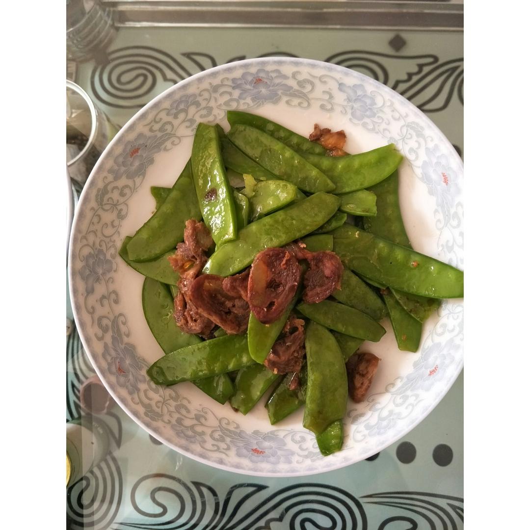 腊肠炒荷兰豆