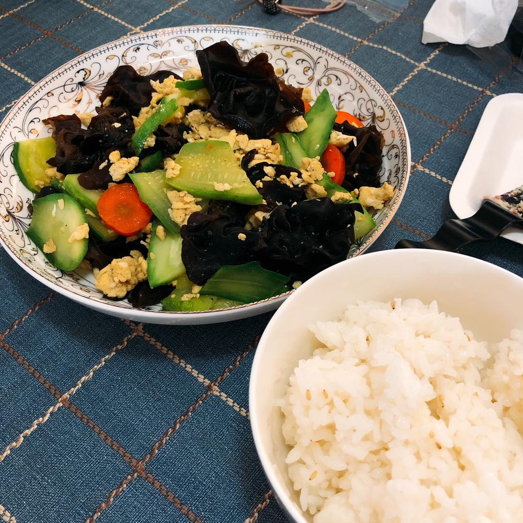 黄瓜木耳炒鸡蛋