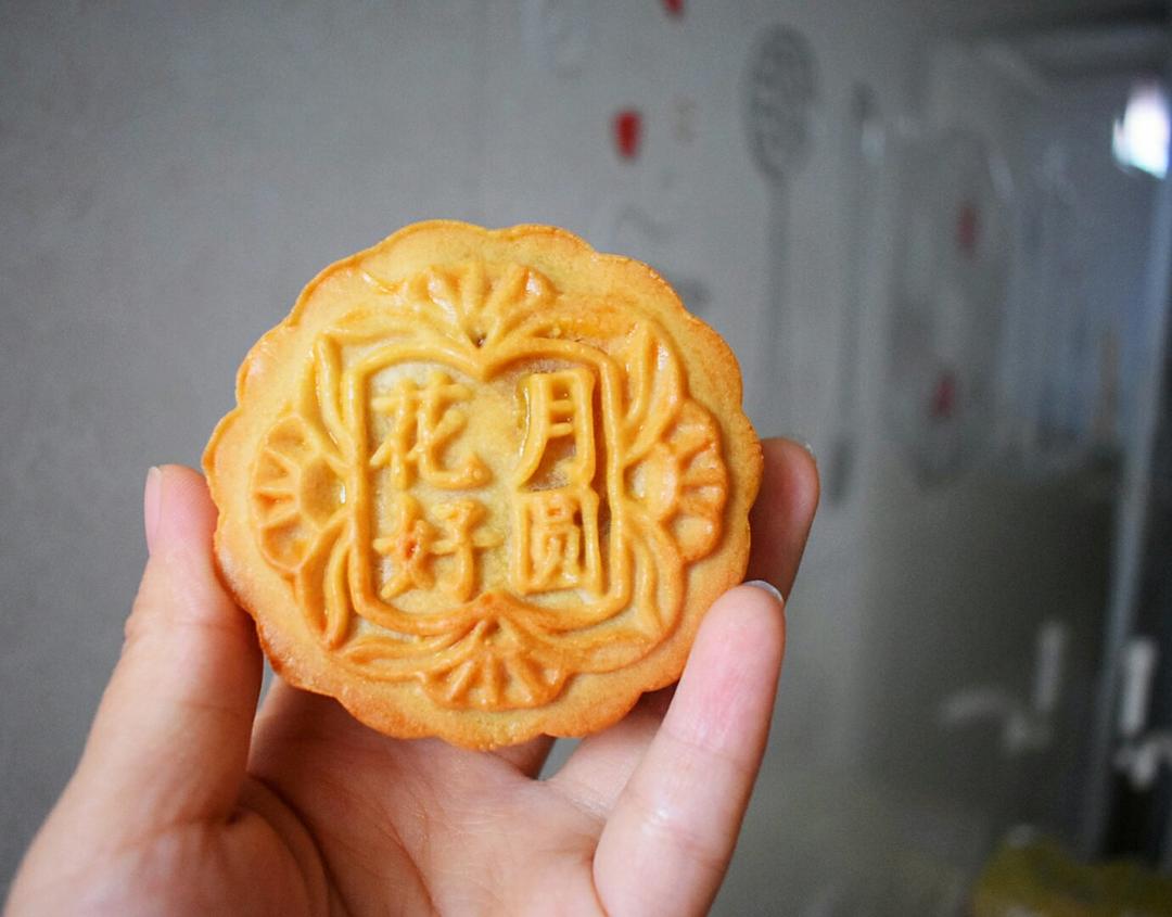 广式莲蓉（豆沙）蛋黄月饼（超详细步骤）