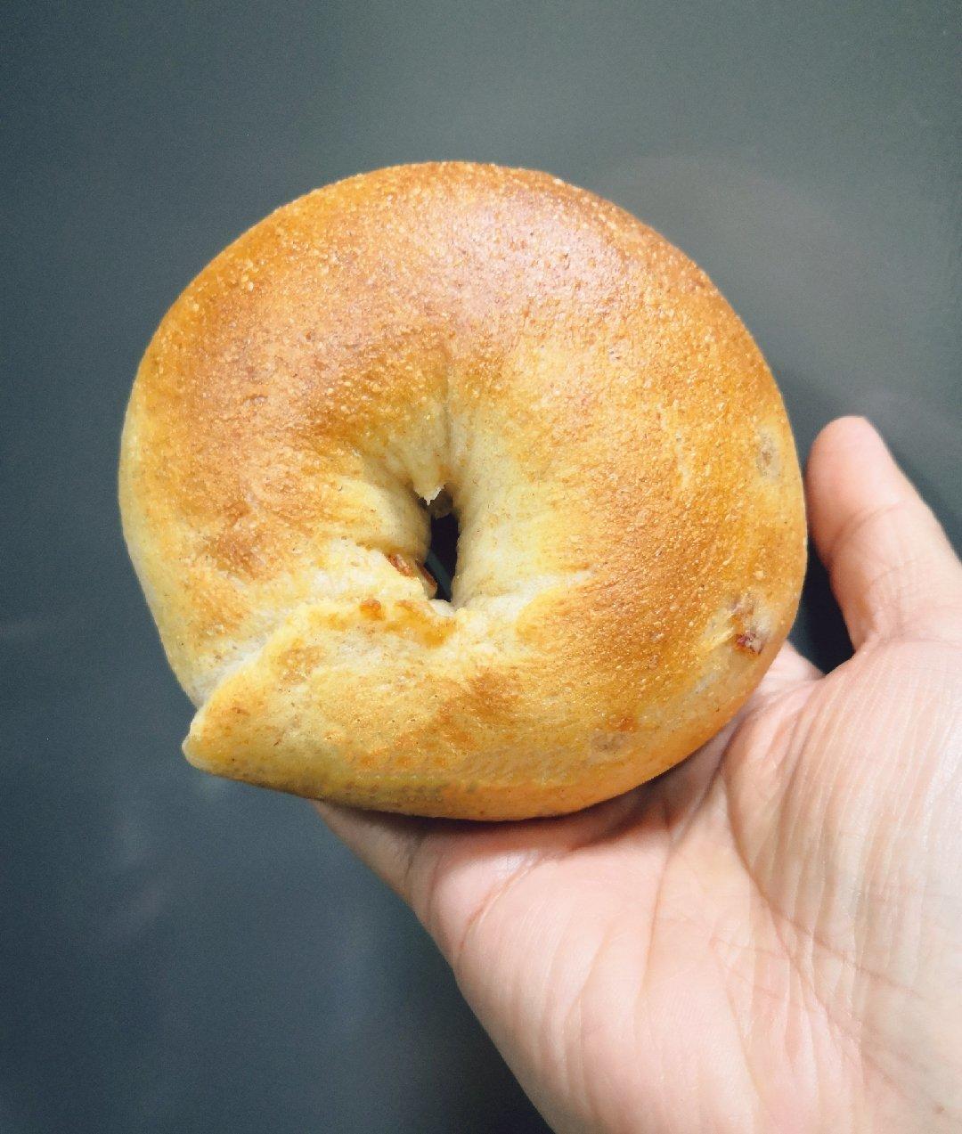 希腊酸奶配无油乳清贝果