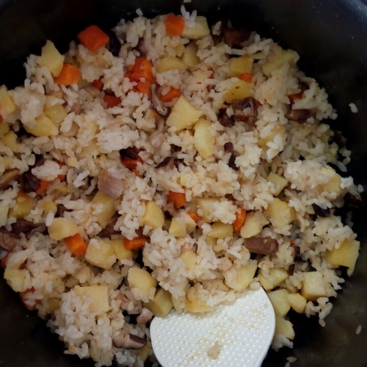 香菇土豆焖饭(电饭煲版）
