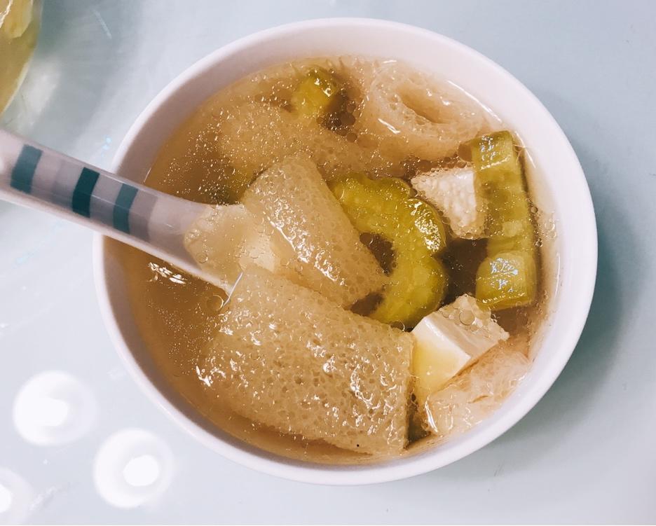 丝瓜竹荪豆腐汤