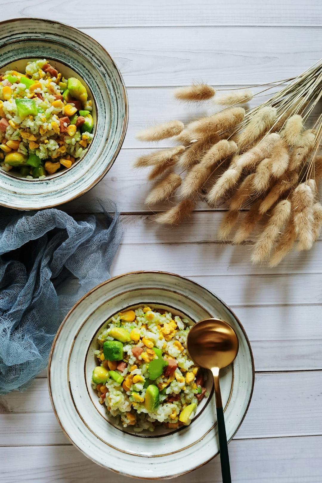 牛油果鸡蛋炒饭