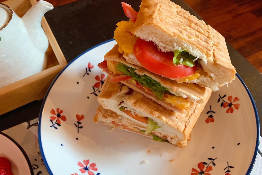 小叶子穿花裤的日常