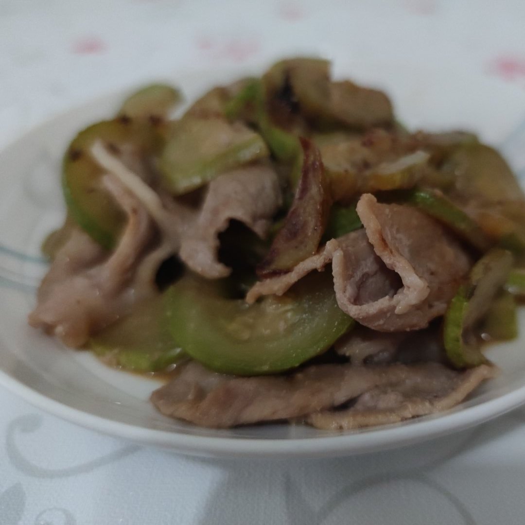 味增西葫芦炒肉片 ズッキーニと豚肉の味噌炒め