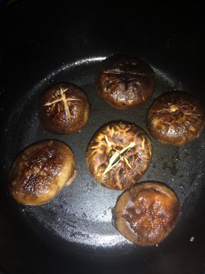 小电锅之烧烤风味香煎蘑菇的做法 步骤2
