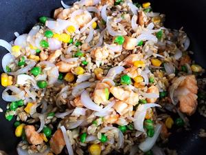 杂蔬鸡肉燕麦米炒饭的做法 步骤8