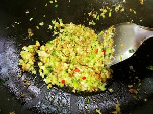 蒸青口（非常好吃的菜脯蒜头油芹菜蒸淡菜）的做法 步骤7