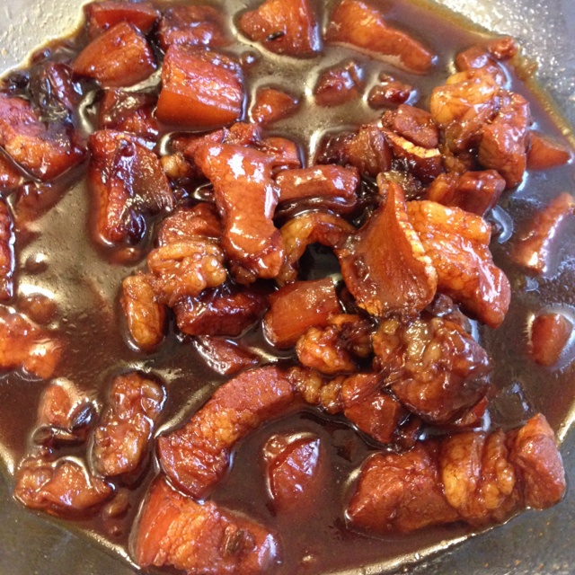 吃着碗里望着锅里的红烧肉