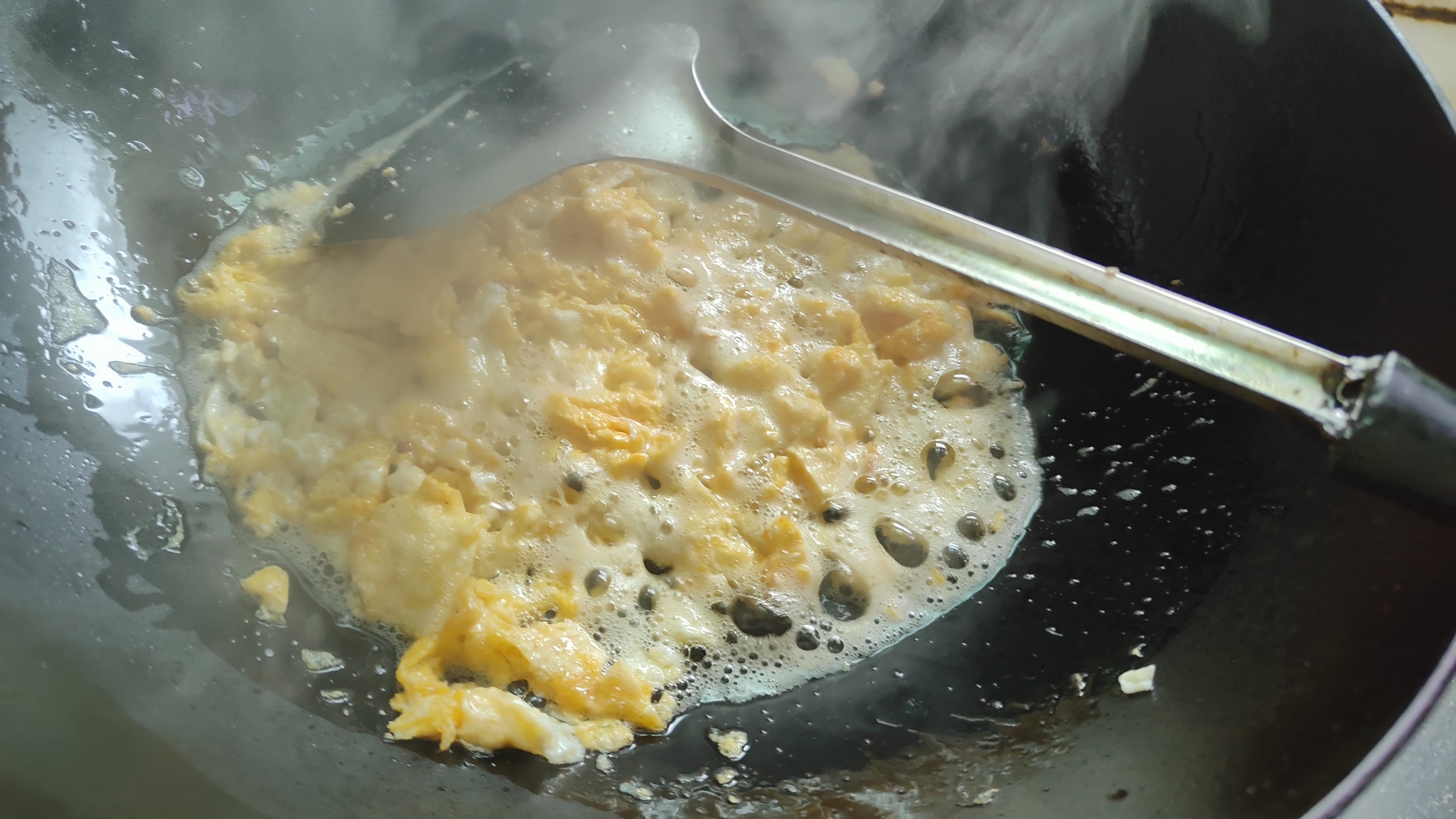 春韭蚕豆米炒蛋～春天的味道的做法 步骤4