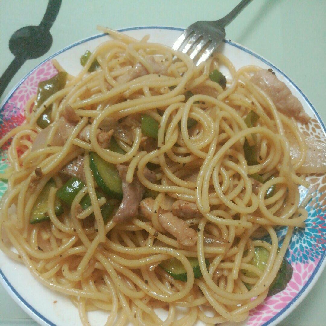 黑椒牛柳炒意面
