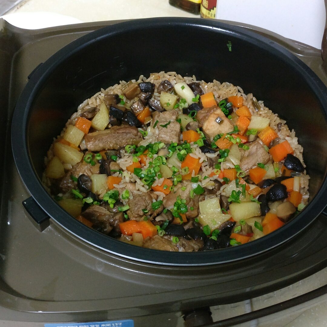 喷香排骨焖饭（爆好吃）