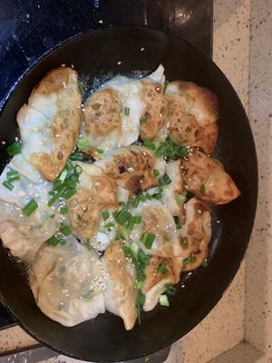 简单又美味的水煎饺子（韭菜鸡蛋豆腐馅料制作过程)的做法 步骤9