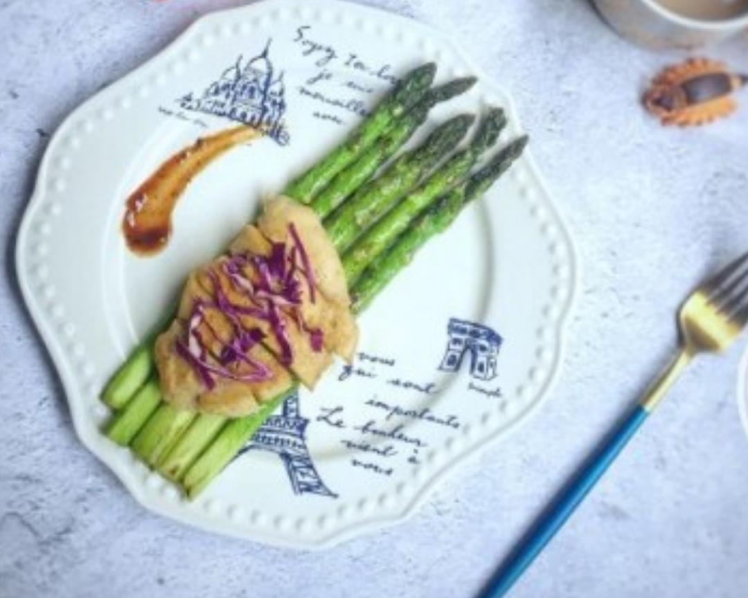 芦笋香煎鸡胸肉的做法