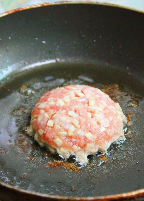 鸡腿菇免治猪肉汉堡的做法 步骤3