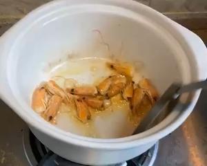 香菇鲜虾砂锅粥的做法 步骤2