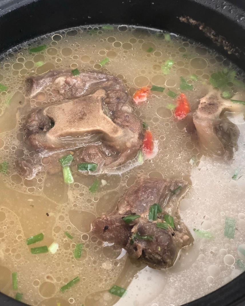 牛尾汤(不仅汤好喝，牛尾更有滋味)