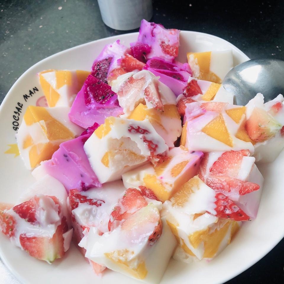 草莓芒果牛奶冻