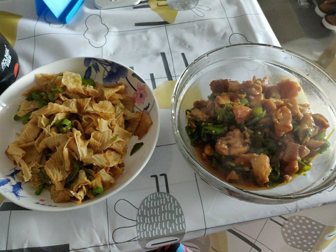 双椒炒鸡肉