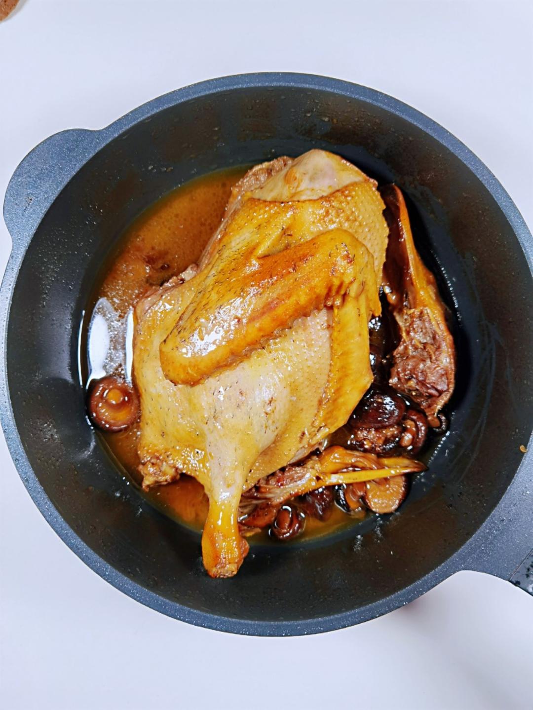 我就胖着玩玩做的母上大人最爱的香菇油焖鸭