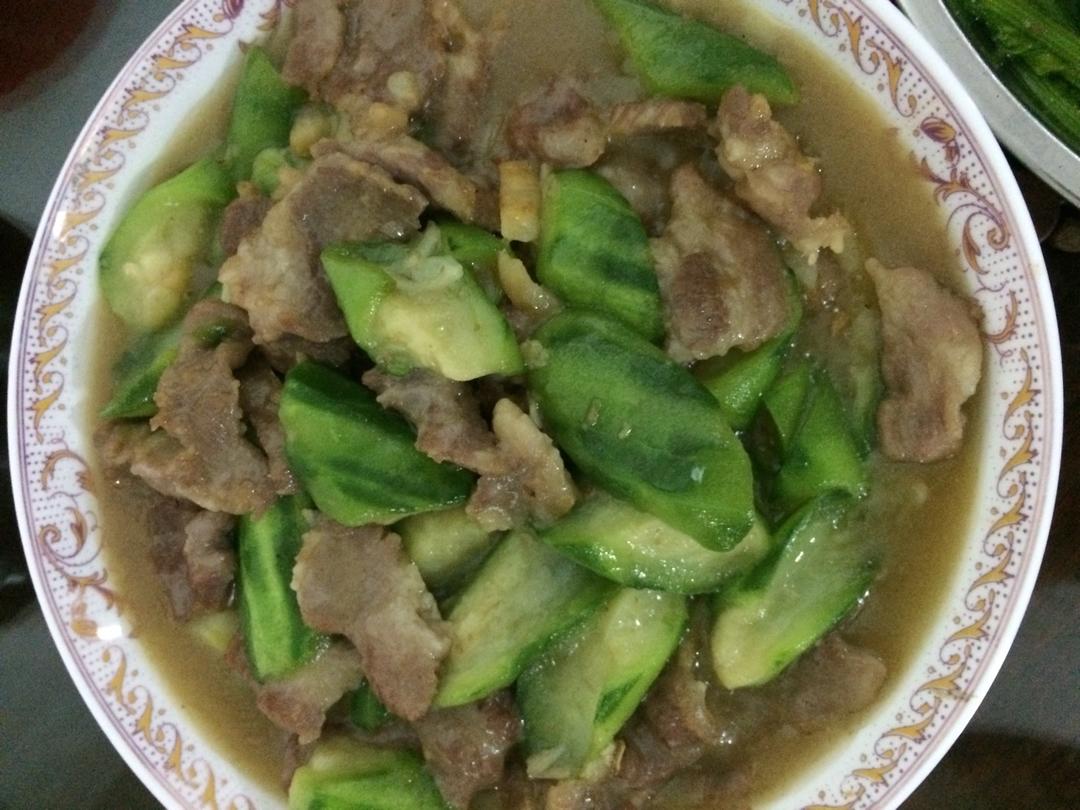 丝瓜炒肉片