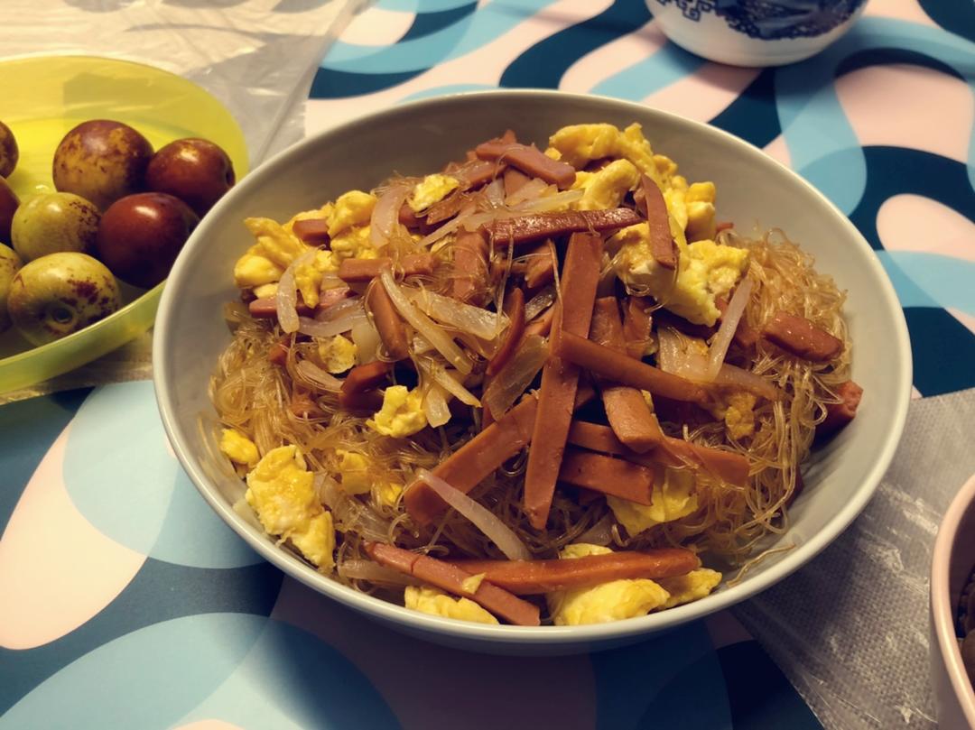 厨师长教你：“鸡蛋炒米粉”的家常做法，满满的小技巧，先收藏了