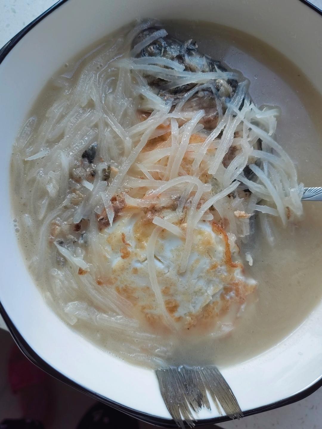 这样做的鲫鱼汤超好喝，奶白奶白的